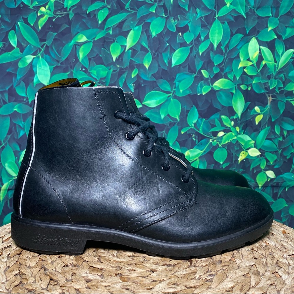 Blundstone black leather lace up boots
